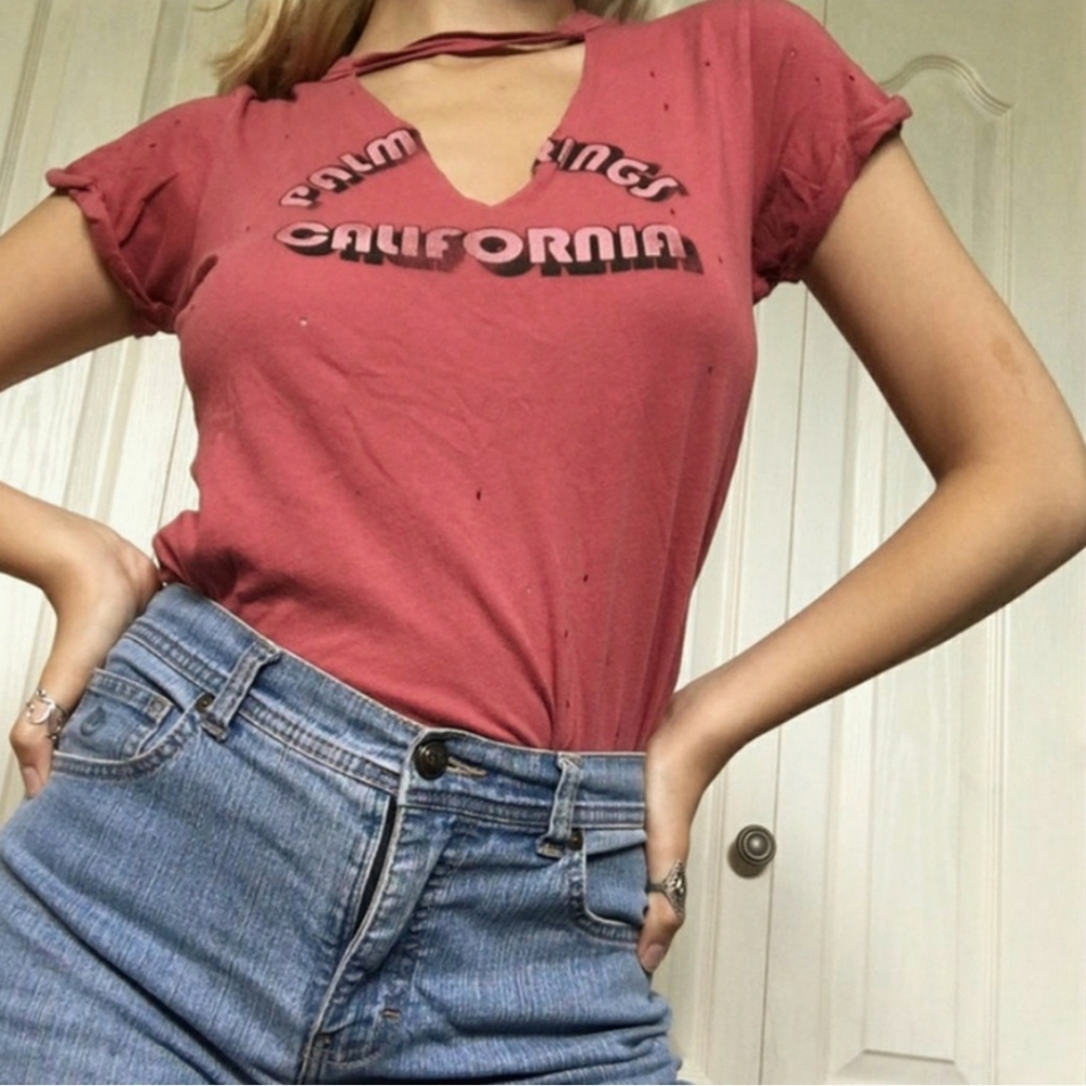 4/$25 American Eagle Distressed Choker Tee